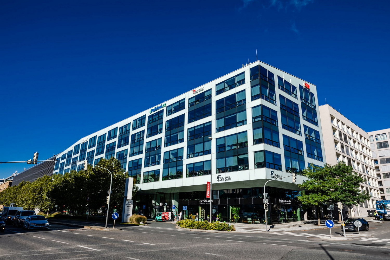 Recenze podniků na Rohanském nábřeží: Co si myslí návštěvníci – rohanskenabrezi.cz