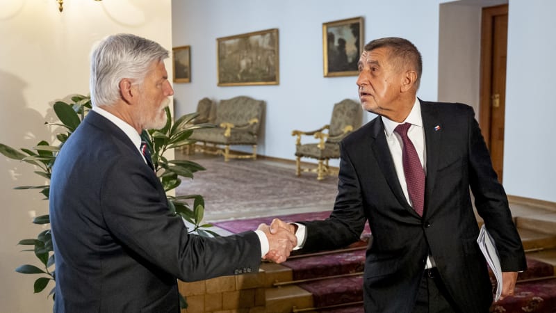 S Pavlem jsme probrali zahraniční cesty, řekl Babiš po schůzce na Hradě. Zvažuje návštěvu Číny