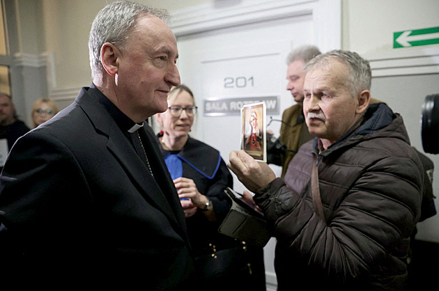 Polští faráři zneužívali desítky dětí. Biskup to včas neoznámil, soud ho uznal vinným